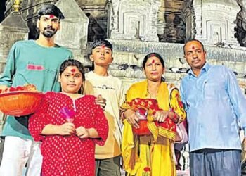 ఆస్తులు అమ్ముకున్నారు.. అనాథలకు నాన్నయ్యారు!