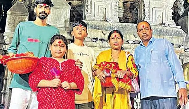 ఆస్తులు అమ్ముకున్నారు.. అనాథలకు నాన్నయ్యారు!