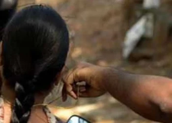 అనంతపురంలో చైన్ స్నాచర్ల హల్చల్.. ఒకేరోజు ఐదు చోట్ల చోరీ 1 అనంతపురంలో చైన్ స్నాచర్ల హల్చల్.. ఒకేరోజు ఐదు చోట్ల చోరీ