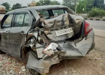 మిర్యాలగూడలో ట్యాంకర్‌ బీభత్సం.. ఐదు కార్లు, 108 అంబులెన్స్‌ను ఢీకొట్టి