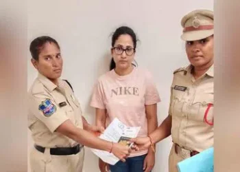 విదేశీ ఉద్యోగాల పేరుతో మోసం.. యూట్యూబర్ నందన అరెస్ట్ 1 విదేశీ ఉద్యోగాల పేరుతో మోసం.. యూట్యూబర్ నందన అరెస్ట్