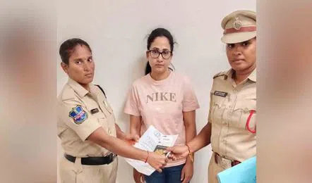 విదేశీ ఉద్యోగాల పేరుతో మోసం.. యూట్యూబర్ నందన అరెస్ట్ 1 విదేశీ ఉద్యోగాల పేరుతో మోసం.. యూట్యూబర్ నందన అరెస్ట్