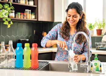 నీళ్ల సీసా రోజూ కడుగుతున్నారా? లేదంటే ఈ సమస్యలు తప్పవు!